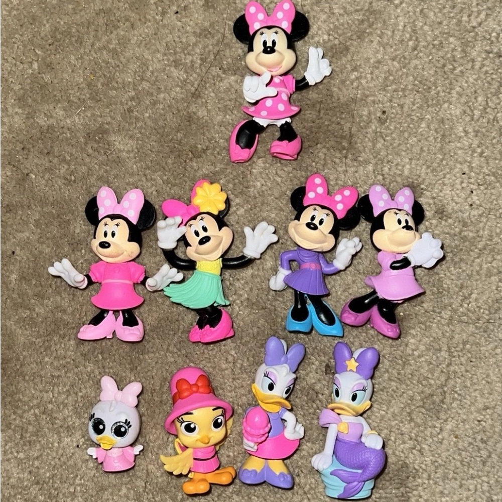 Disney Minnie Mouse and Friends 9 piece Collectible Figurine Toy Set